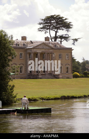 UK Hampshire Romsey Broadlands Haus CLA Game Fair Angeln am Fluss Test Stockfoto