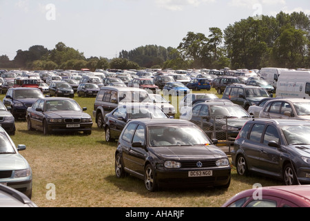 UK Hampshire Romsey Broadlands CLA Game Fair volle Parkplatz Stockfoto