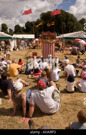 UK Hampshire Romsey Broadlands CLA Game Fair walisischen Dorf Tony James Punch and Judy show Stockfoto