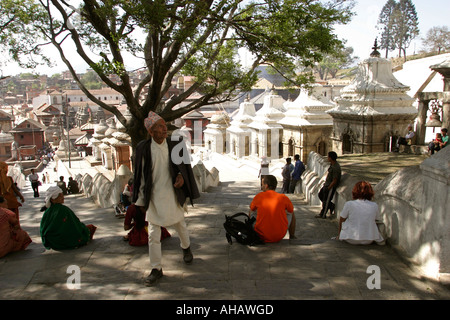 Nepal Kathmandu Pashupatinath Tempel Pilgern durch die Hügel-Tempel Stockfoto