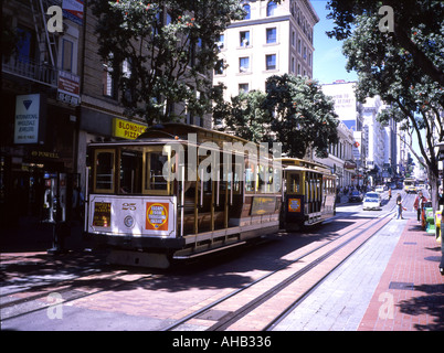 San Francisco Cable Car hält an der Unterseite des Hügels Stockfoto