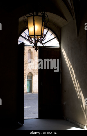 Blick vom Palazzo Communale (Rathaus), Piazza del Duomo Massa Marittima Toskana Italien Stockfoto