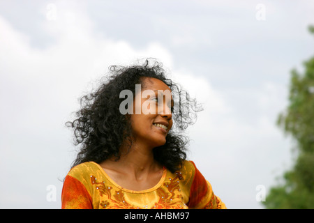 Schöne Suriname Frau lächelnd Stockfoto