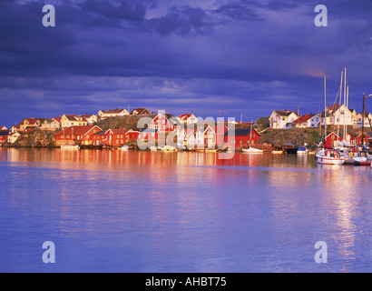 Yachten und Fischerboote im Kladesholmen Klädesholmen Island, eine 45 minütige Fahrt von Göteborg, Schweden Stockfoto