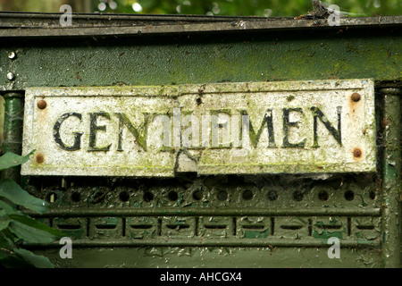 Eingang zu einer öffentlichen Toilette Stockfoto