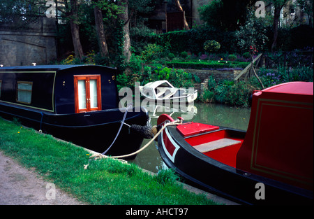 Hausboote - Lastkähne auf dem Kennet und Avon Kanal Bath Spa, Somerset, England UK Stockfoto