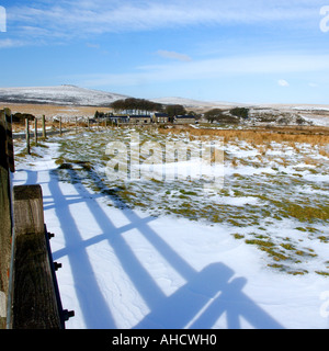 Trostlos schneereiche Szene auf Dartmoor South Devon in der Nähe von Princetown und Dartmoor Gefängnis genommen Stockfoto