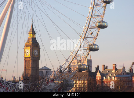 Tag London Eye Millenium-Riesenrad mit Big Ben Parlament im Hintergrund London England Großbritannien Vereinigtes Königreich UK Stockfoto