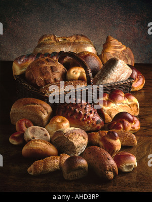 Stillleben mit verschiedenen Broten und Brötchen redaktionelle Essen Stockfoto