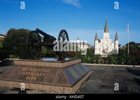 Saint-Louis-Kathedrale von Washington Artillery Park, Jackson Square, French Quarter, New Orleans, Louisiana, USA Stockfoto