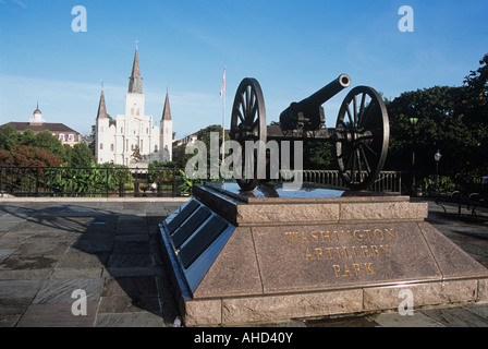 Saint-Louis-Kathedrale von Washington Artillery Park, Jackson Square, French Quarter, New Orleans, Louisiana, USA Stockfoto