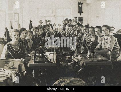 Menschen, Berufe, Näherinnen, Näherinnen mit Nähmaschinen, 1920er, 20er, 20er, 20er, 20er, Stockfoto