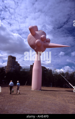 Aufblasbare Skulptur außerhalb Tate Modern Gallery in London Stockfoto
