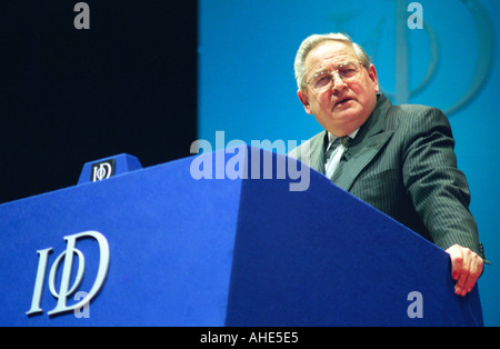 Sir Edward George ehemaliger Gouverneur der Bank of England London Conf Juli 2003 Stockfoto