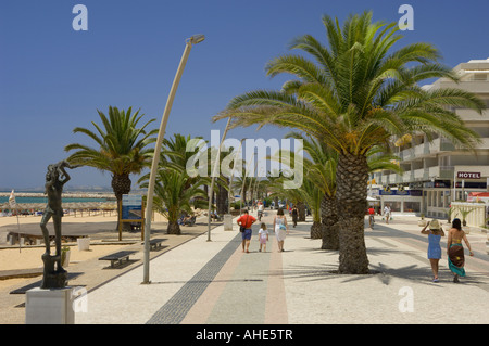 Portugal, Algarve, Quarteira, der Promenade und Strand Stockfoto