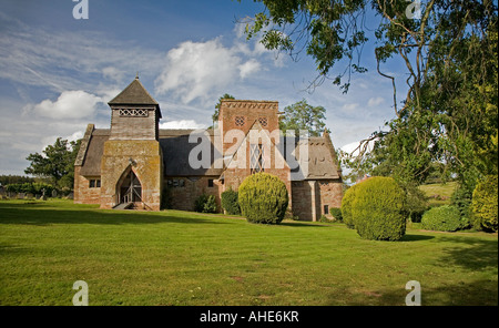 All Saints Church mit Strohdach, Brockhampton. Stockfoto