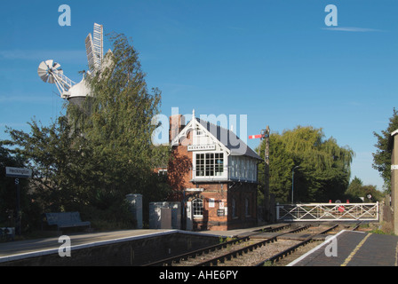 HECKINGTON WINDMÜHLE UND ZUM BAHNHOF.  HECKINGTON.  LINCOLNSHIRE.  ENGLAND.  UK Stockfoto