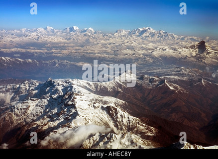 Luftaufnahme von einem Matterhorn Gipfel im östlichen Himalaya im Anflug auf den Flughafen Paro in Bhutan Stockfoto