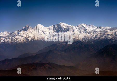 Luftaufnahme der schroffe schneebedeckte Berggipfel NW von Kathmandu aus Druk-Airways-Flug nach Delhi Stockfoto