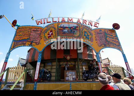 William Arne Motorcircus auf dem Markt von Kivik Stockfoto