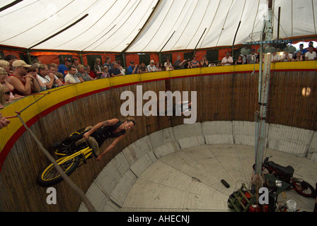 William Arne Motorcircus auf dem Markt von Kivik Stockfoto