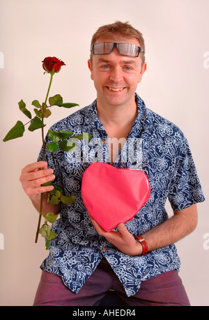 STUDIO PORTRAIT ILLUSTRIERT MÄNNER GEHEN IM URLAUB, LIEBE FINDEN Stockfoto