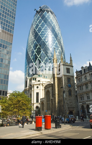 Kirche St. Andrew Undershaft und 30 St Mary Axe, City of London Stockfoto