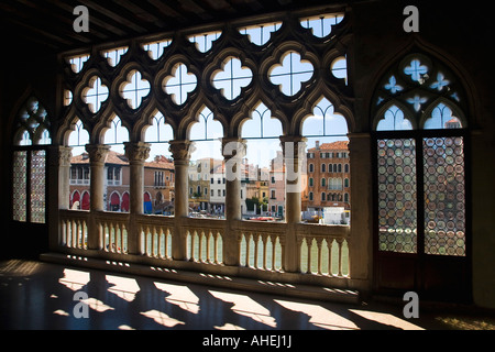 Blick vom Balkon von Ca D'Oro über Canal auf Gegend von Rialto Venedig Veneto Italien Europa EU Stockfoto