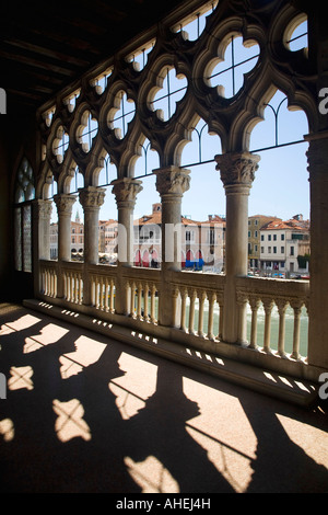 Blick vom Balkon von Ca D'Oro über Canal auf Gegend von Rialto Venedig Veneto Italien Europa EU Stockfoto