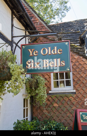 Ye Olde Six Bells Pub, Horley Emgland. Stockfoto