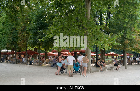 Paris Tourist Open-Air-Café im Jardin des Tuileries Paris Stockfoto