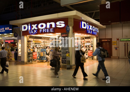 Dixons Ausgang am Heathrow Airport terminal 4 London UK Stockfoto