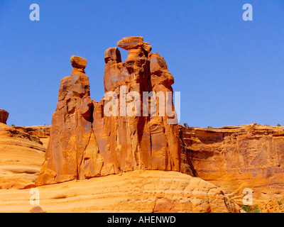 Massiven roten Felsformationen im Sommer im Arches National Monument im Südosten von Utah Stockfoto