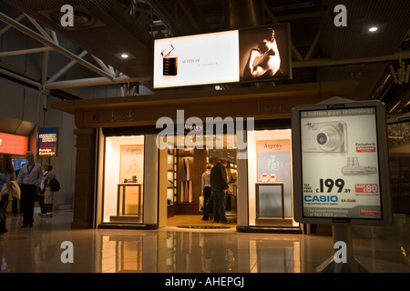 Asprey den Juwelieren und Harrods Auslass am London Heathrow Airport Terminal 4 Stockfoto