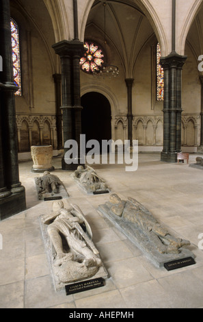 Tempel Kirche London England UK Innenraum Kreuzritter Bildnisse mittelalterliche Stein geschnitzt Geschichte Skulptur runden Kirche Reisen Stockfoto