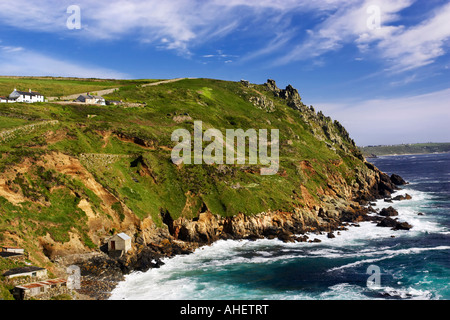 Des Priesters Cove, Cape Cornwall an einem Sommertag. Endland können in der Ferne gesehen werden. In der Nähe von St Just, Cornwall. Stockfoto