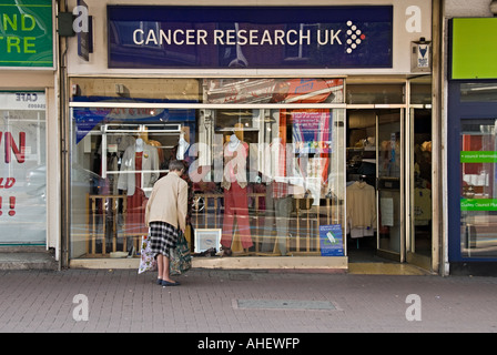 Cancer Research UK Shop in Dudley Stockfoto