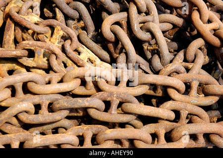 Rostige Ketten an Marypost Hafen in West Cumbria Stockfoto