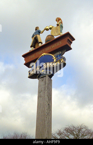 Die zwei Brauereien Public House Inn Zeichen, Chipperfield, Hertfordshire Stockfoto