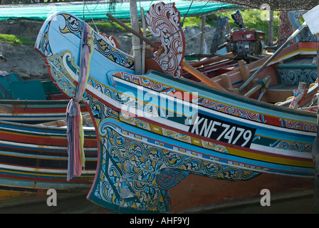 Bunte Fischer traditionellen Boot in Sabak, Kelantan, Malaysia. Stockfoto