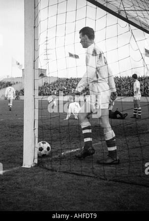 Fußball, internationale UEFA Klasse Jugendturnier 1965, Halbfinale, Deutsche Demokratische Republik gegen Tschechoslowakei 2:1, Niederrhein-Stadion in Oberhausen, Szene des Spiels, DDR-Ziel Stockfoto