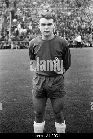 Fußball, Bundesliga, 1965/1966, Boekelberg Stadion, Borussia Moenchengladbach vs. Borussia Dortmund 4:5, Fußballspieler, Porträt von Herbert Laumen (Gladbach) Stockfoto