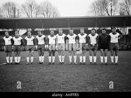 Fußball, Bundesliga, 1965/1966, Stadion Rote Erde in Dortmund, Borussia Dortmund vs. SV Werder Bremen 2:1, Team-Foto, Aufnahme von Bremen, v.l.n.r.: Gerhard Zebrowski, Diethelm Ferner, Hugo Dausmann, Horst Dieter Hoettges, Klaus Haenel, John Danielsen Stockfoto