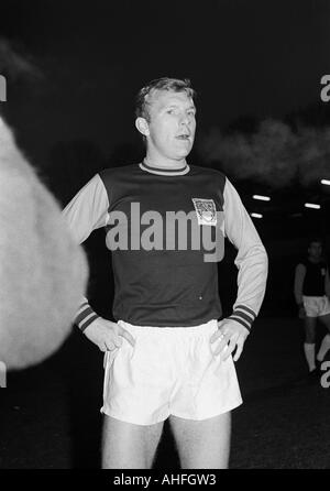 Fußball, European Cup Winners Cup, 1965/1966, Halbfinale, Rückkehr Bein, Borussia Dortmund gegen West Ham United 3:1, Stadion Rote Erde in Dortmund, Fußballspieler, Portrait von Bobby Moore (West Ham) Stockfoto