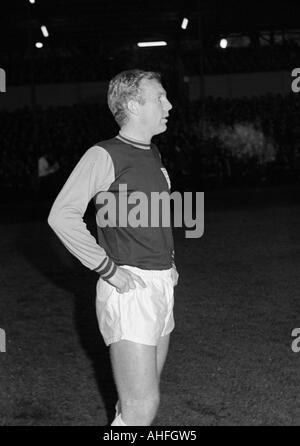 Fußball, European Cup Winners Cup, 1965/1966, Halbfinale, Rückkehr Bein, Borussia Dortmund gegen West Ham United 3:1, Stadion Rote Erde in Dortmund, Fußballspieler, Portrait von Bobby Moore (West Ham) Stockfoto