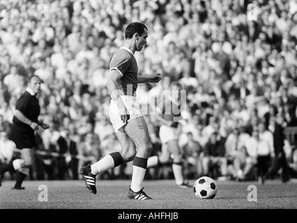 Fußball, Regionalliga, 1965/1966, Aktion Spiel in der Bundesliga 1966/1967, Fortuna Düsseldorf gegen Kickers Offenbach 2:0, Rhein-Stadion in Düsseldorf, Szene des Spiels, Manfred Erber (Offenbach) Stockfoto