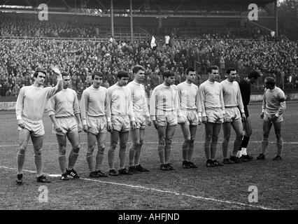 Fußball, Bundesliga, 1966/1967, Müngersdorfer Stadion in Köln, 1. FC Köln gegen Borussia Mönchengladbach 1:2, Team-Foto, Foto von Köln, v.l.n.r.: Wolfgang Overath, Fritz Pott, Hennes Loehr, Heinz Flohe, Roger Magnusson, Wolfgang Weber, Ma Stockfoto