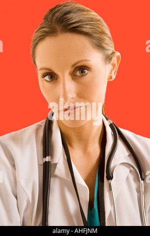 Porträt der Frau Doktor mit Stethoskop. Stockfoto