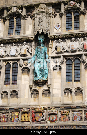 Die einladende Figur des Christus, Christus Kirche Gateway, Buttermarket, Canterbury, Kent, England, Vereinigtes Königreich Stockfoto