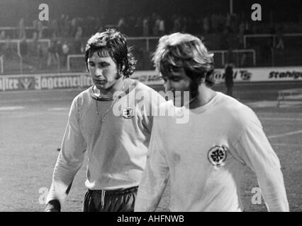 Fußball, Bundesliga, 1972/1973, Rot-Weiss Oberhausen gegen Eintracht Braunschweig 0:1, Niederrhein-Stadion in Oberhausen, Fußballspieler verlassen das Spielfeld, Franz Merkhoffer (BS) links und Willi Mumme (RWO) Stockfoto